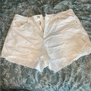 TopShop Moto White Denim Sexy 5 Pocket Cut Off Mom Jean Shorts Women’s Size 20